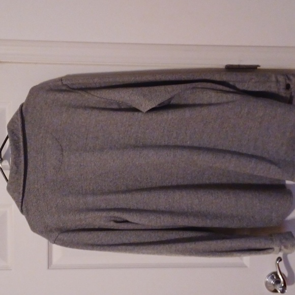 🌺Men's Gray Button-Up Shirt - Picture 4 of 5